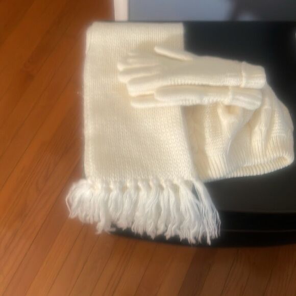 3 PC Winter Hat, Gloves, Scarf Set - Picture 1 of 4